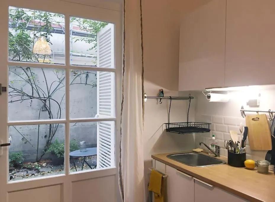 Chic Neighborhood Charming Courtyard Studio 7Th Paris Apartment