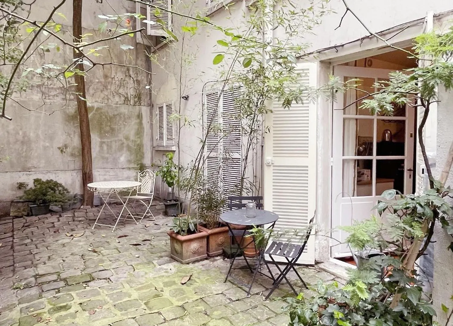 Chic Neighborhood Charming Courtyard Studio 7Th Paris Apartment
