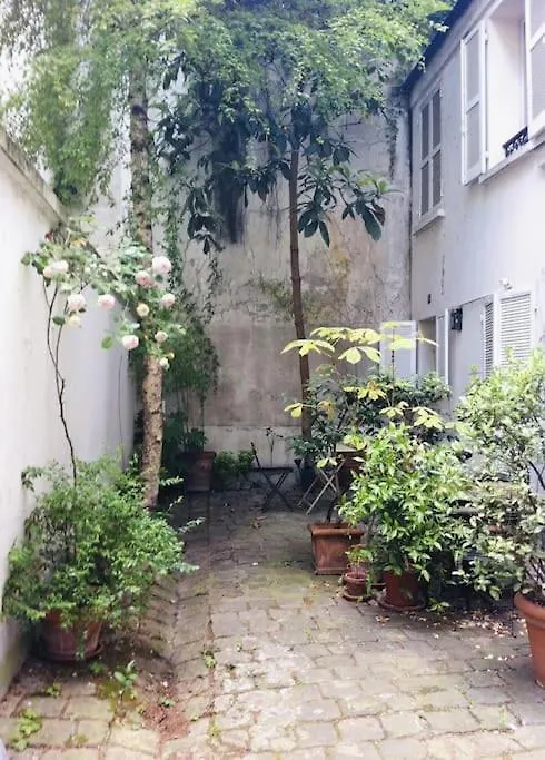아파트 Chic Neighborhood Charming Courtyard Studio 7Th 파리 프랑스