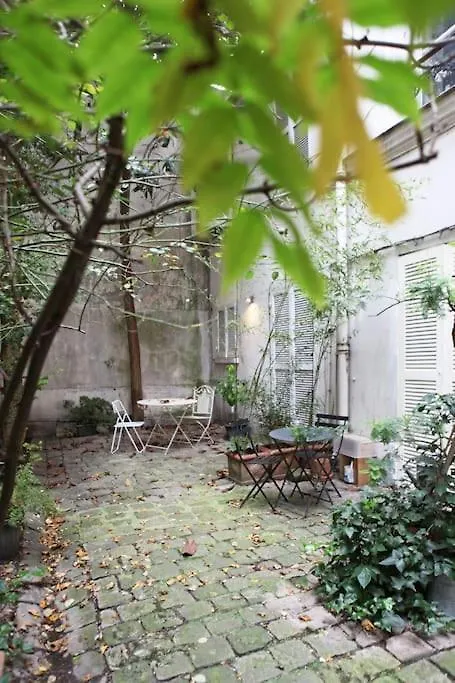 Chic Neighborhood Charming Courtyard Studio 7Th Paris Apartment