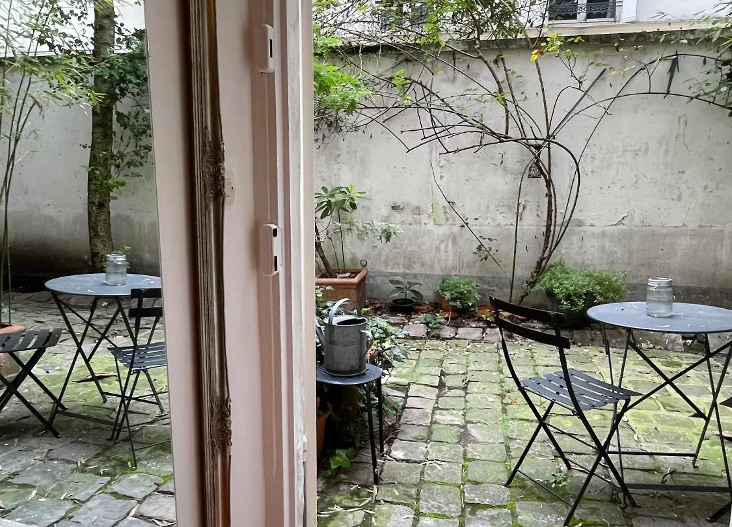 Chic Neighborhood Charming Courtyard Studio 7Th 파리 아파트